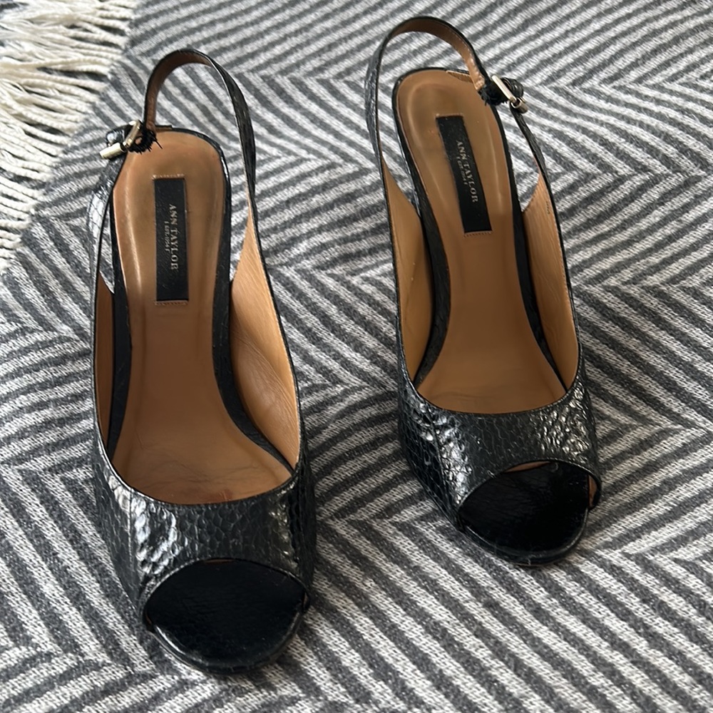 Ann Taylor genuine letter shoes